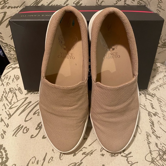 🔥Vince Camuto Sneakers Size 8 - Picture 6 of 11